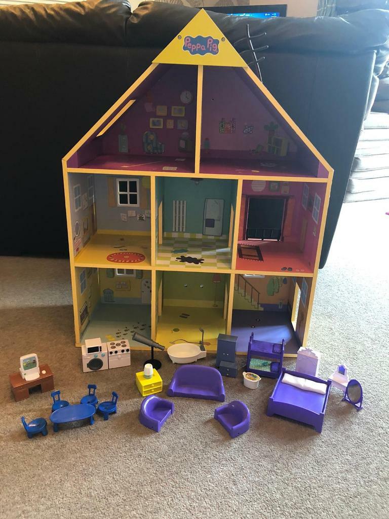 peppa pig deluxe wooden playhouse